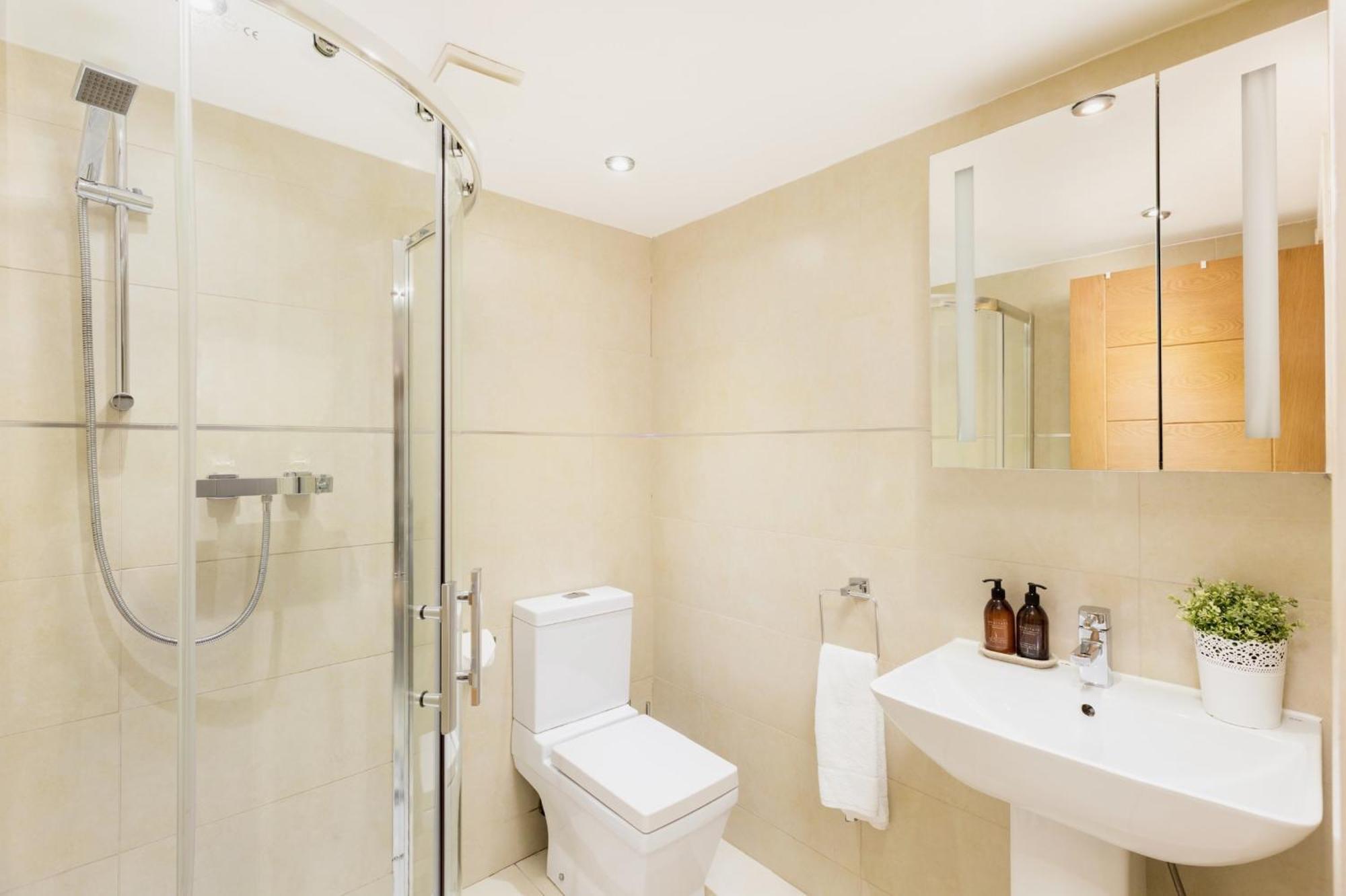 High End Luxury Townhouse In Jq, 4 Bedrooms, Flat Screen Tv In All Rooms, Free Parking, Near Birmingham City Centre Deposit Required Luaran gambar