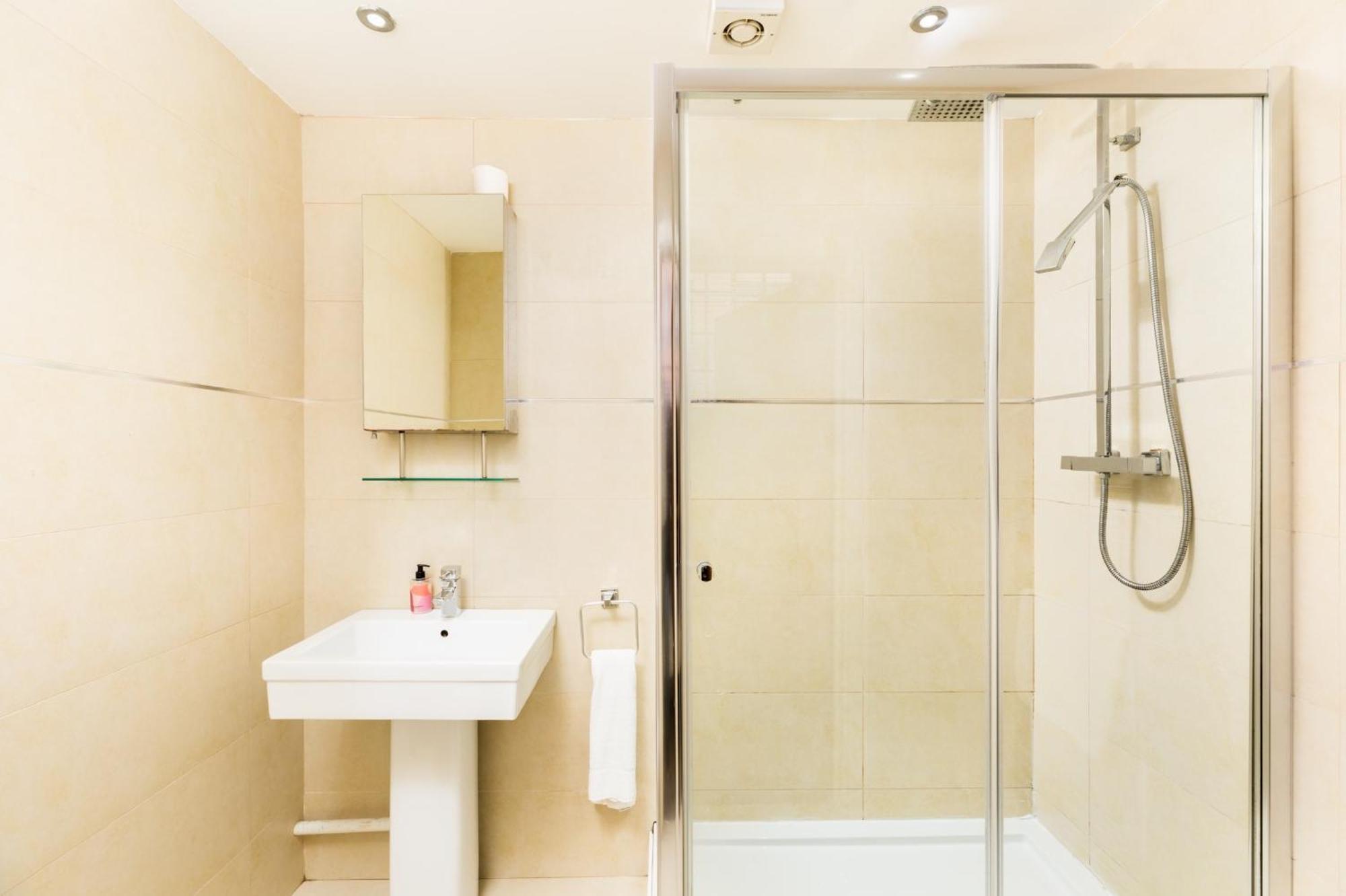 High End Luxury Townhouse In Jq, 4 Bedrooms, Flat Screen Tv In All Rooms, Free Parking, Near Birmingham City Centre Deposit Required Luaran gambar