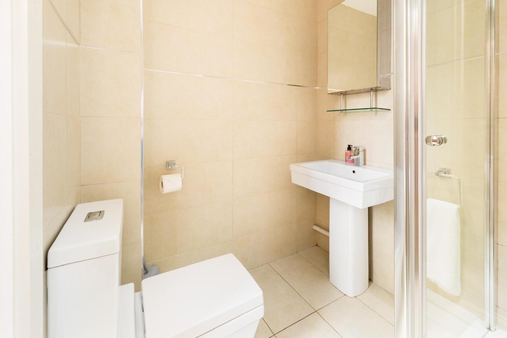 High End Luxury Townhouse In Jq, 4 Bedrooms, Flat Screen Tv In All Rooms, Free Parking, Near Birmingham City Centre Deposit Required Luaran gambar